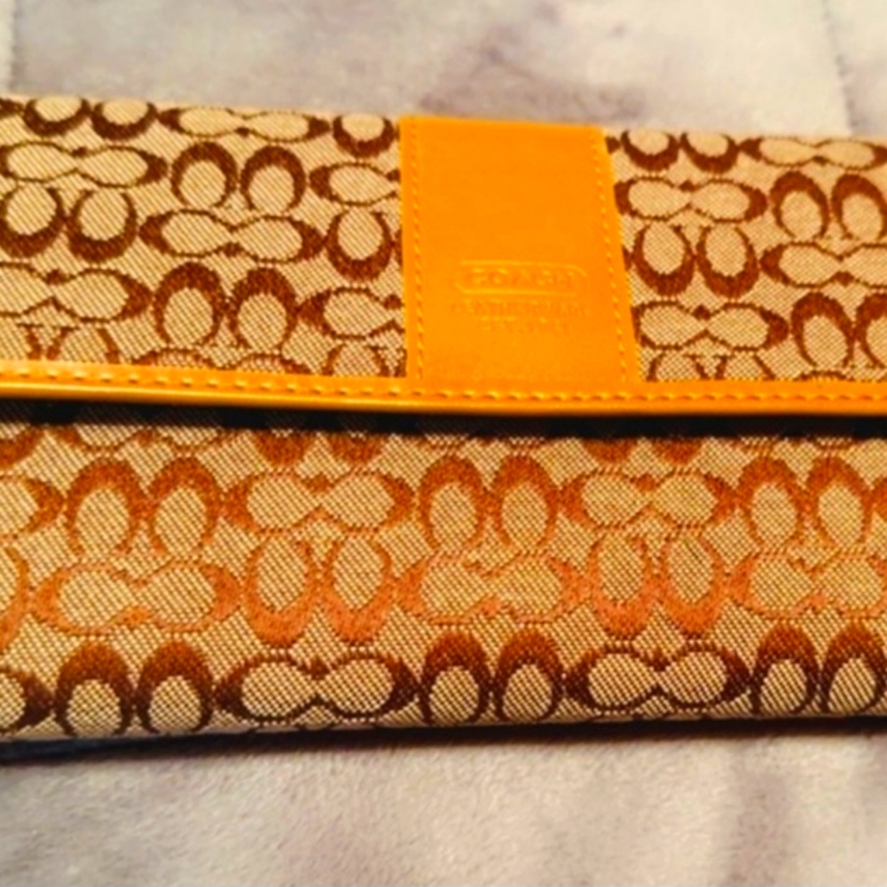 COACH TRIFOLD WALLET LIKE NEW CONDITION